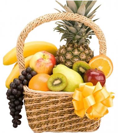 Корзинка "Солнечная"- купить фруктовую корзину с виноградом и ананасом с доставкой